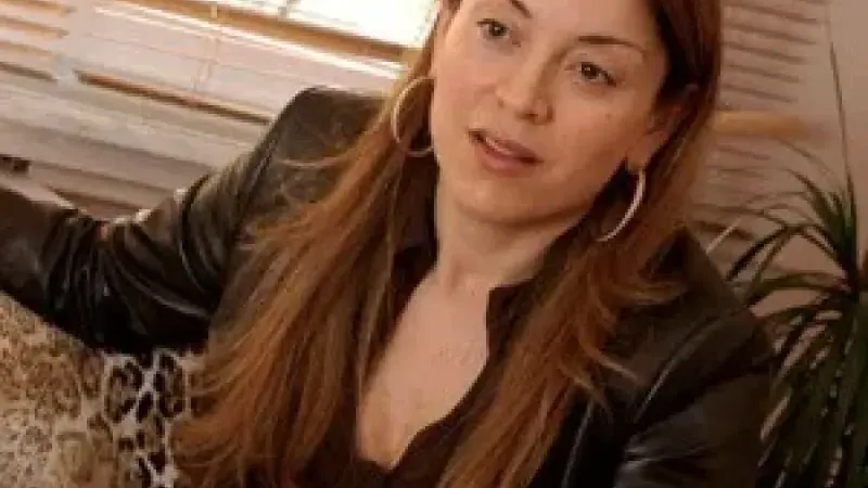 Aşkın Nur Yengi’den Eski Eşine Sahnede Esprili Gönderme: “Haluk Bana 6 Sene Dayanamadı”