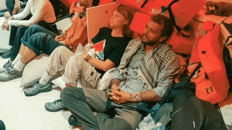 İsrail Alıkoyduğu 171 Aktivisti Daha Sınır Dışı Etti