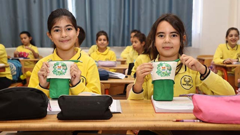 Başkan Ömer Arısoy, Öğrencilere Ağız Bakım Seti Dağıttı