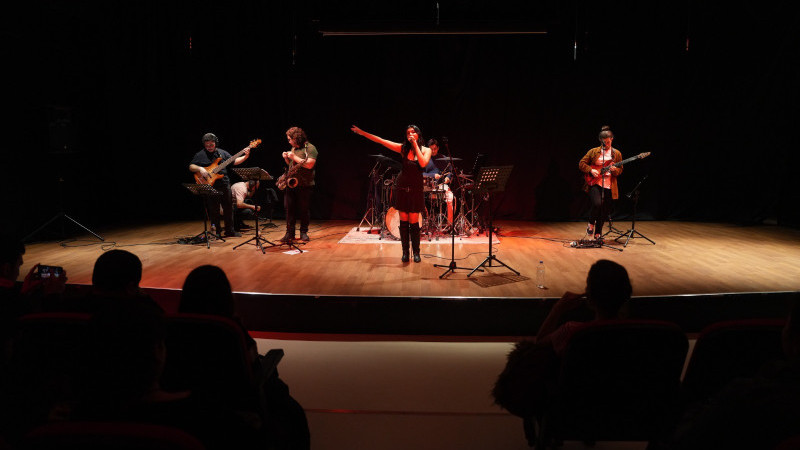 Uğur Mumcu Kültür Merkezi’nde Grup Flakes Konseri