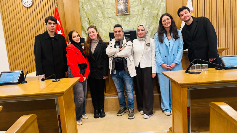 ZEYTİNBURNU BELEDİYE MECLİSİ ÖĞRENCİLERİ AĞIRLADI