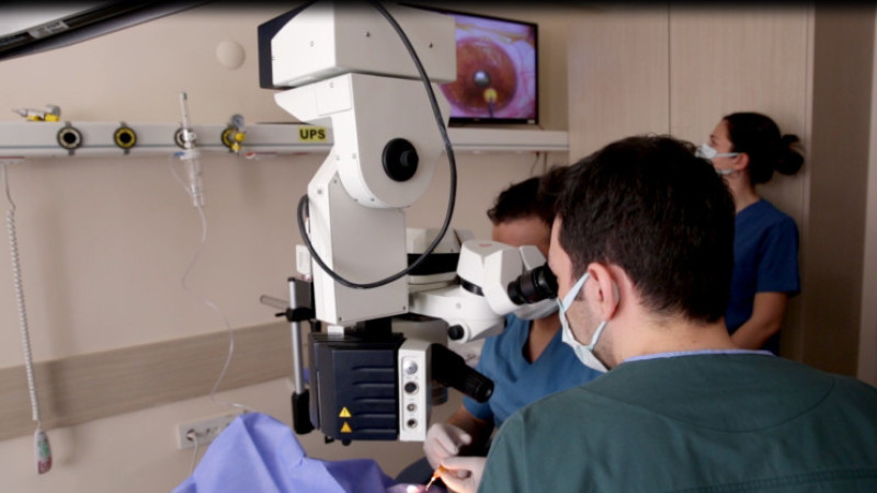 Göz Hastalıkları Uzmanı Bilgi Verdi: KERATOKONUSA ÇAPRAZ BAĞLAMA TEDAVİSİ