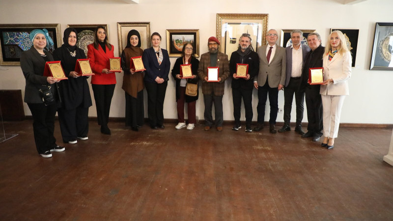 Bir Gelenek On Renk Sergisi Eyüpsultan'da açıldı