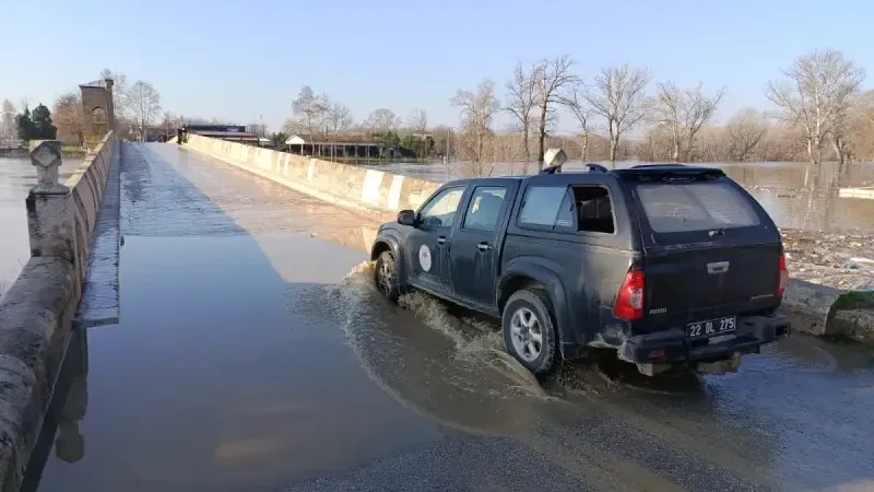 Edirne’de taşkın alarmı: Köprüler ulaşıma kapatıldı