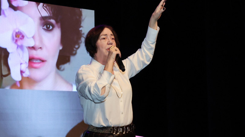 NAZAN ÖNCEL “YARINSIZ YARIN” İLE KÜÇÜKÇEKMECELİ KADINLARLA BULUŞTU