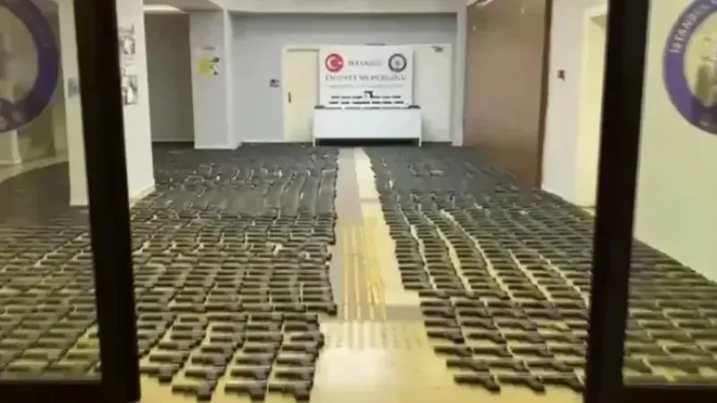 İstanbul’da yeraltı deposundan silah atölyesi çıktı