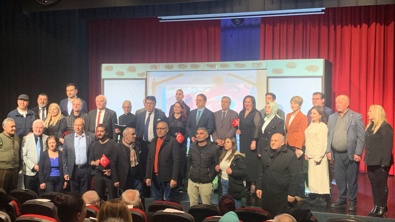 Tek Hedefimiz Eğitim Derneği’nden dev prodüksiyon: “Çanakkale Destanı” Altunizade’de sahnelendi