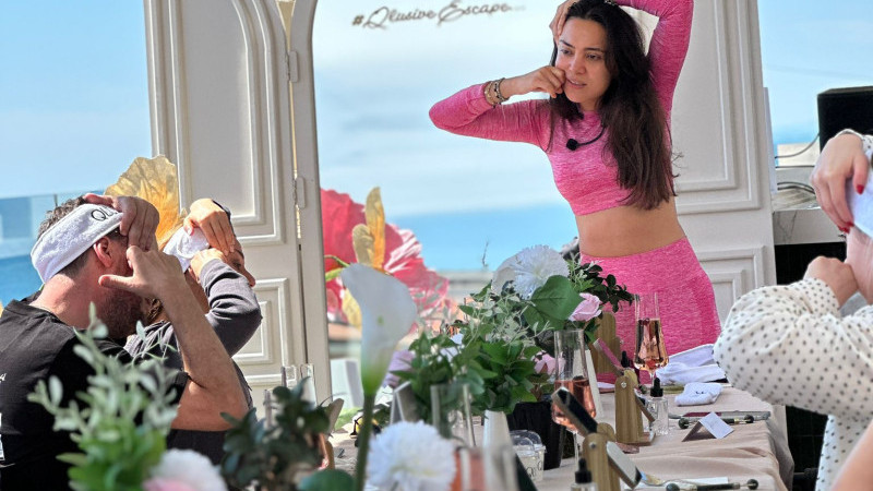 Ayça Kuru’dan Kuşadası’nda “yüz yogası” eğitimi