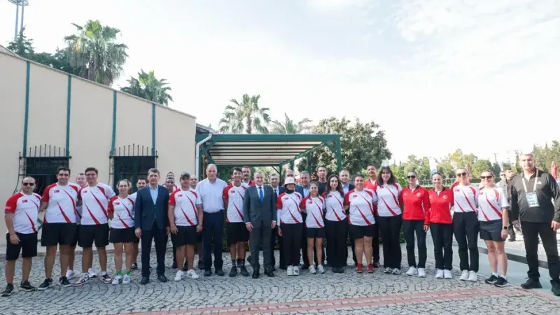 Antalya’da Avrupa okçuluk heyecanı: Bakan Bak millî sporcularla buluştu