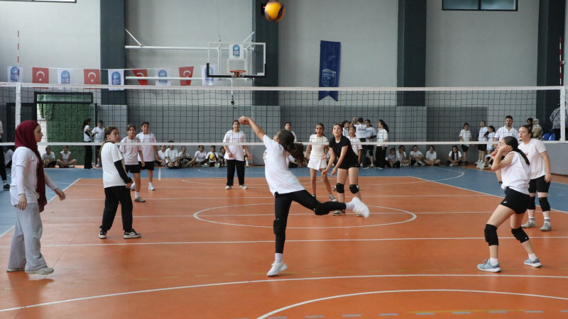 Genç voleybolcular filede yıldızlaştılar