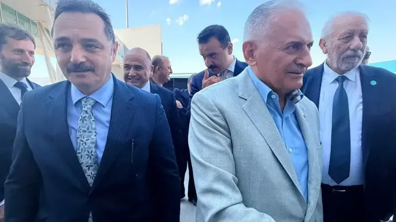Binali Yıldırım, KKTC'deki uluslararası forum için adaya geldi