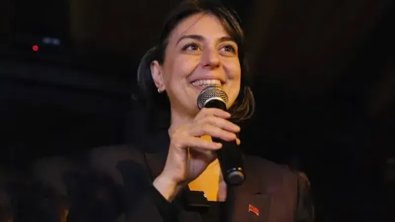 Üsküdar Belediye Başkanı Sinem Dedetaş tutuklandı