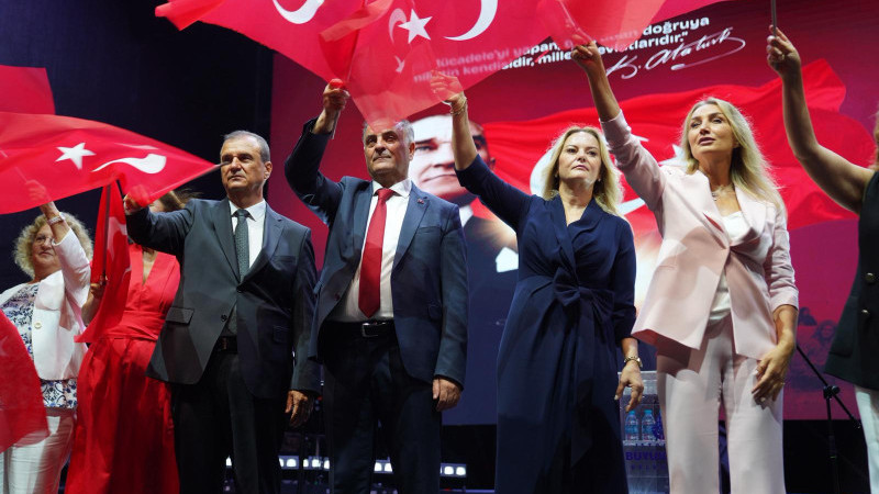 Cumhuriyet Kent Meydanı Zafer Bayramı’nda görkemli törenle açıldı