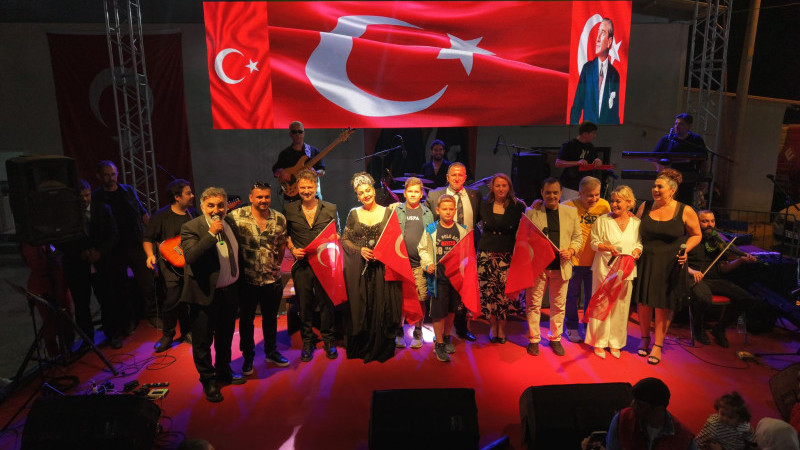  LALAPAŞA’DA 90’LAR RÜZGÂRI ESTİ!